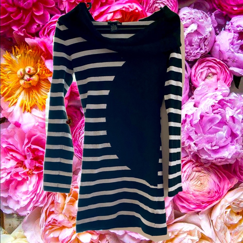 Black/White pattern sweater dress